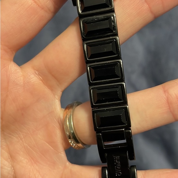 Black crystal detail watch - Picture 3 of 3